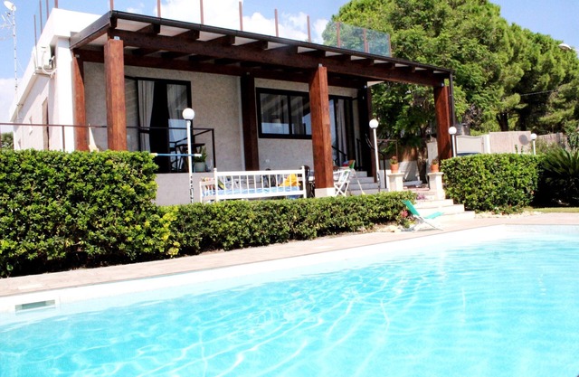 Villa with private pool | 300 m from the beach Fontane Bianche