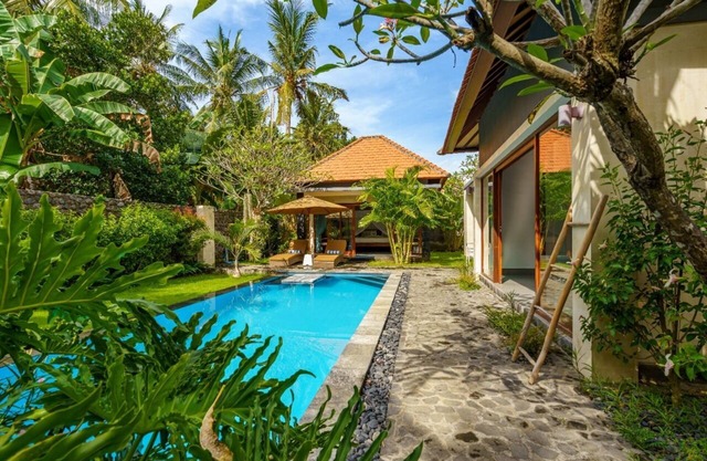 Villa with private pool * free breakfast *