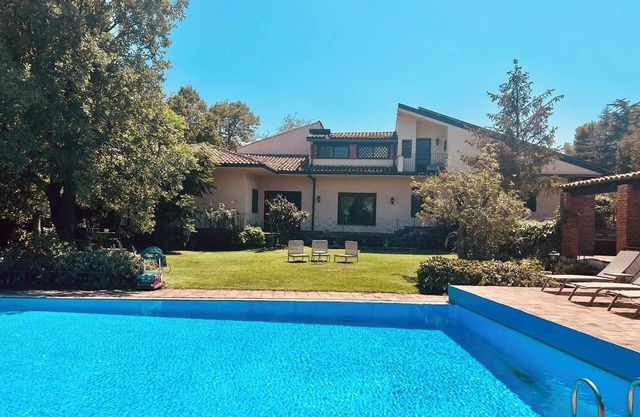 Villa With Private Pool and Furnished Garden, BBQ and External Dining Area