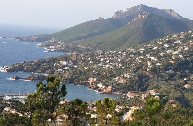 Villa with superb sea view , 6 people, close to CANNES and SAINT TROPEZ