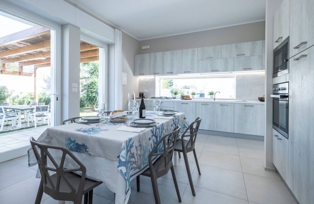 Villa Yara, 300 mt from the Sea, Pool and Garden for Exclusive and Private Use