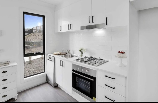 VILLA10, Brand new , great location, CLEAN and security Family friendly