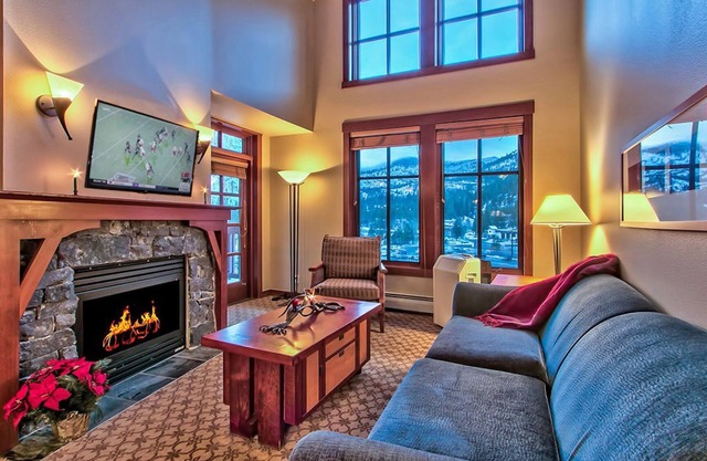 Village at Palisades Tahoe - 1BR/Sleeps 4, Ski-in/Ski-out, Top Floor, Mtn Views
