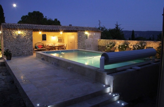Village house, Luberon, Provence, pool, quiet location, walking distance shops