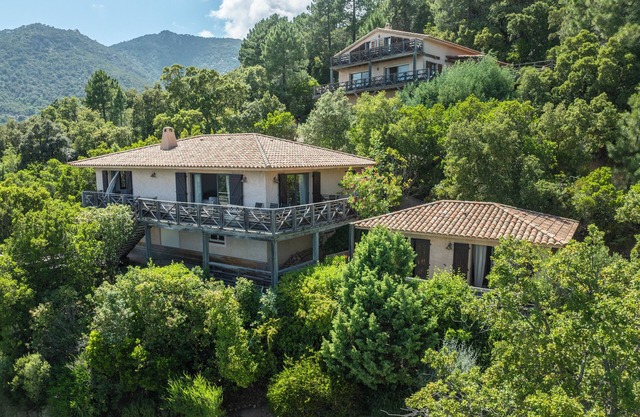 Villas in the heart of nature with 180° views
