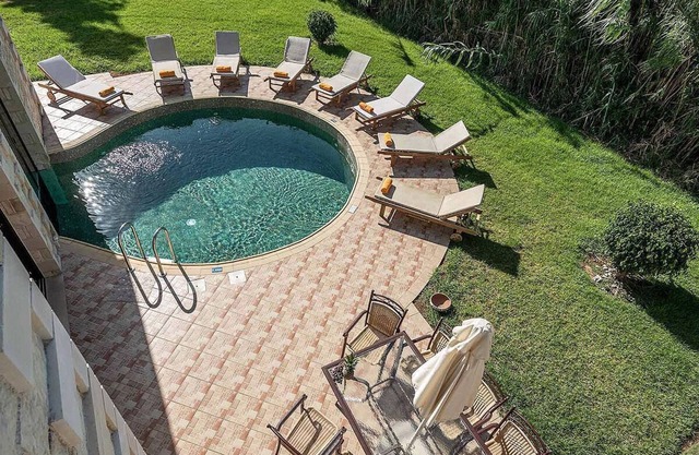 Villas Platanias 4 bedroom villa II with a heated pool