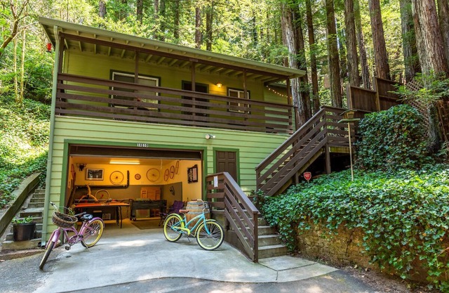 Vino Velo~ Beautiful Redwood Forest Cabin! Cozy & Warm Vibe! HtTb/Pup/WiFi