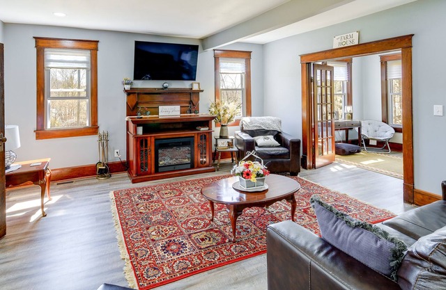 Virginia Getaway - Deck, Grill & Mountain Views!