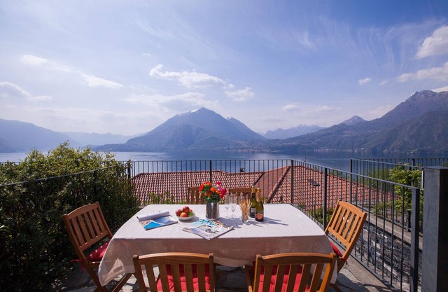 Vista d'Oro Ulivo Apt. 4, Perledo, Italy