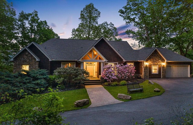 Vista View Lodge | 7BR Group Retreat + Hot Tub, Views & Biltmore Pass