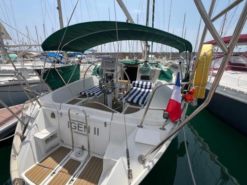 Voilier 36 pieds à Sète au Môle Saint Louis face au Mont Saint Clair
