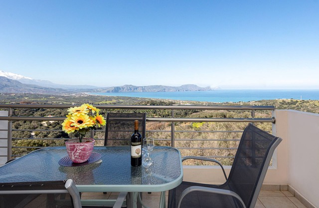 Vourvahis Seaview Apartment in Karoti