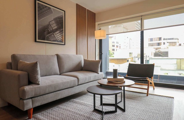 w* | Prestigious 2BR w/Balcony Near Larcomar