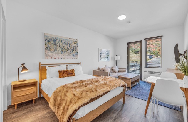 Walk onto Deer Valley gondola in 8 min & heated indoor parking