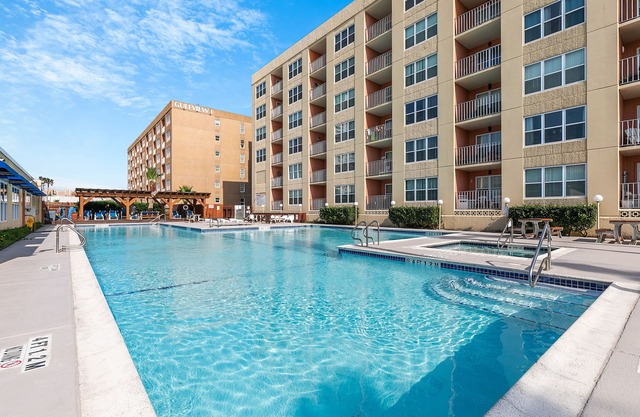 Walk to beach from this beautiful one bedroom condo that accommodates 6!