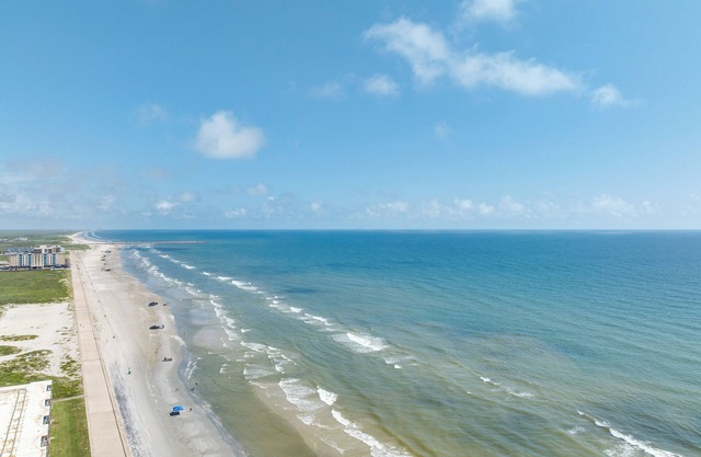 Walk to Beach: Corpus Christi Gem on Padre Island!