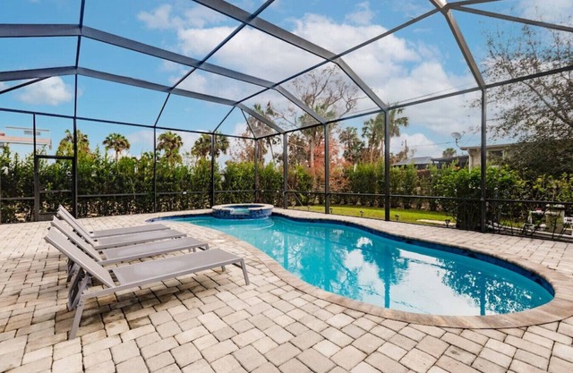 Walk to Beach! Luxury Custom Home w/Pool & Spa - 2 Kings