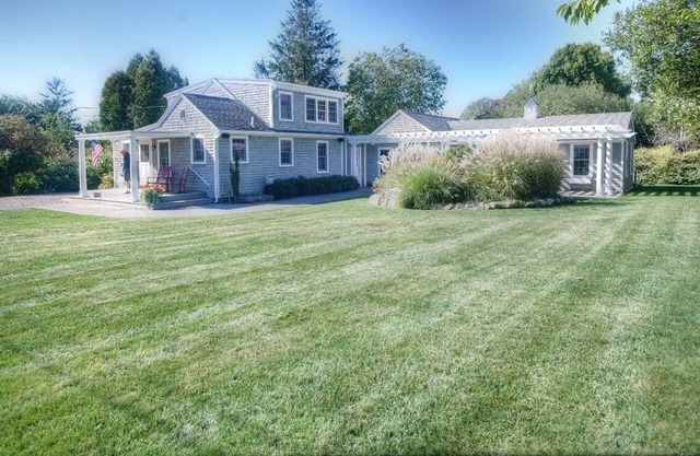 Walk to beach, private, immaculate, indoor-outdoor entertaining, toys included!