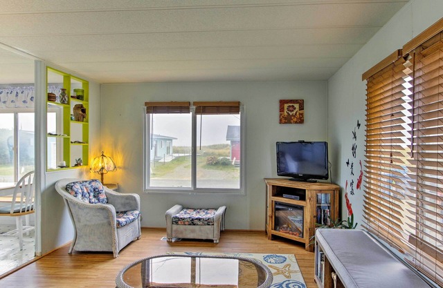 Walk to Beach! ‘The Little Orca’s’ Moclips Cottage