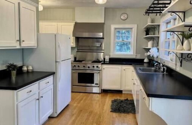 Walk to Beaver Stadium! Walk to Bryce Jordan Center!