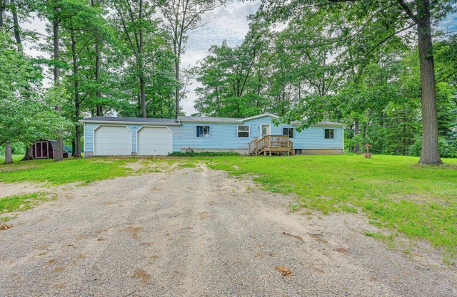Walk to Coldwater Lake: Peaceful Weidman Retreat