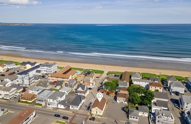 Walk to everything - Beach, Pier, Restaurants, and Amusements!