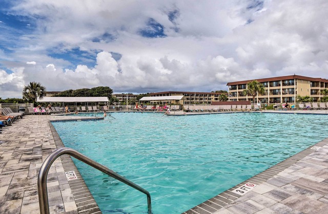 Walk to Folly Field Beach: Condo in Hilton Head!