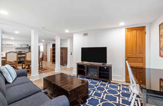 Walk to Jazz Fest, Central Location Under the Oaks