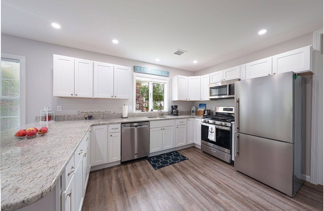 Walk To Joshua Pond and Main Street. Renovated 2BR Cottage. Mid-Cape.