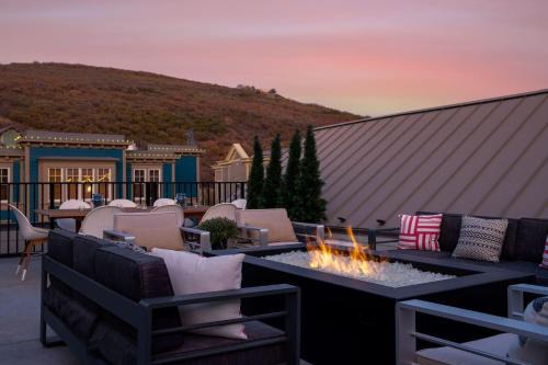 Walk to Main Street - Walk to Town Ski Lift Access, Hot Tub, Perfect Location!
