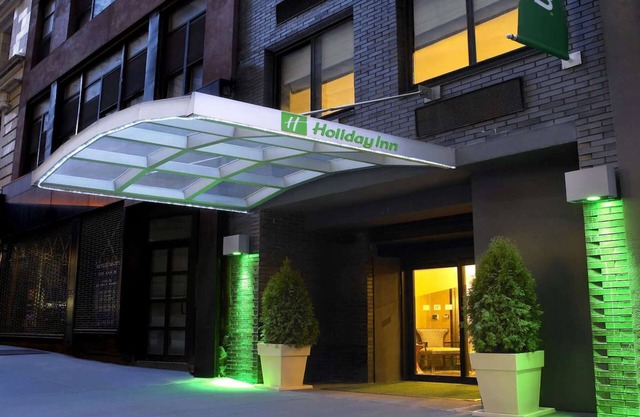 Walk to One World Trade + Fitness Room & Wi-Fi