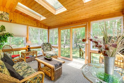 Walk to Restaurants Lake Harmony Townhome!