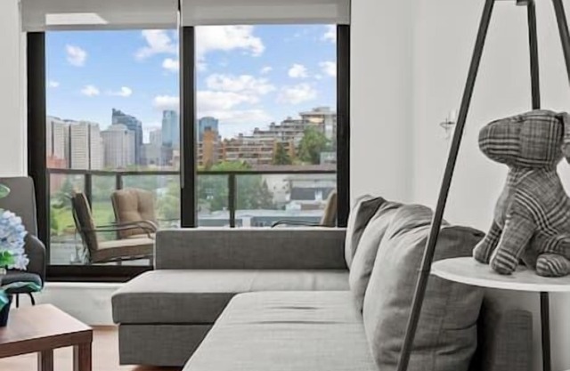 Walk to Saddledome| Cgy Tower View | Rooftop Patio