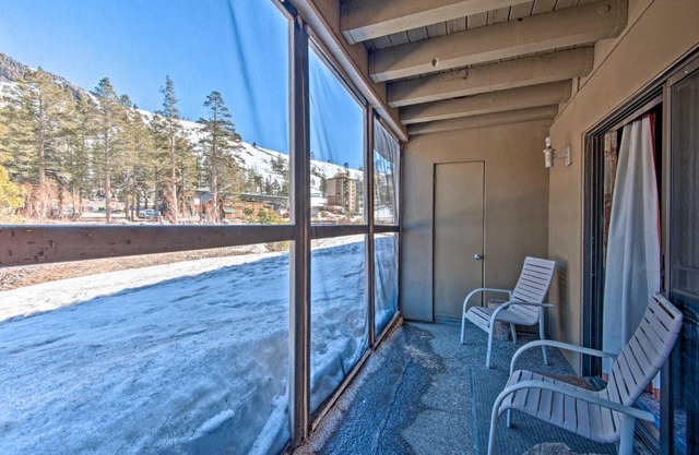 Walk to Ski Lift and Village Lovely Kirkwood Condo!