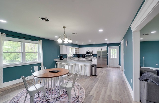 Walk to Stores: Home in Historic Shepherdstown!