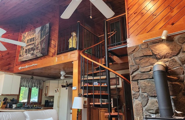 Walk to the Beach 3-bedroom house with AC and WiFi in York Beach, Maine