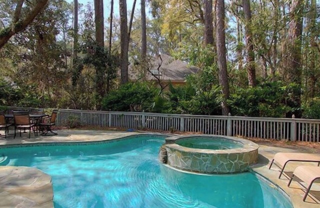 Walk to the beach Private pool spa Dog friendly!