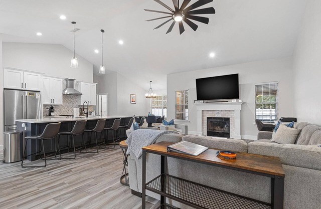 Walk to UF Stadium! Modern Home with Grill + Patio