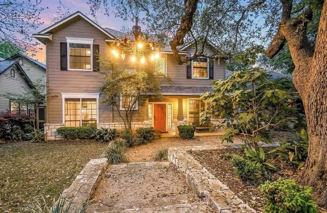 Walk to Zilker Barton Springs 5BR 3BA Villa Sleeps 14
