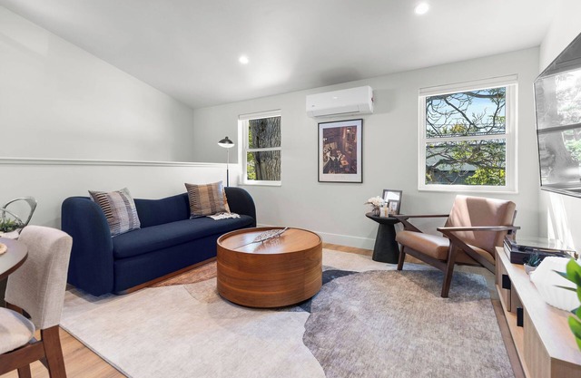 Walkable 2BR Close to downtown, hiking, Red Rocks