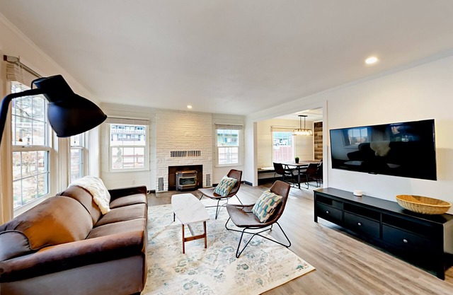 Walkable state-line home just 3 blocks to Heavenly Village w/hot tub & firepit