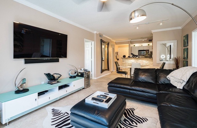 walking distance to EVERYTHING in downtown West Palm Beach.