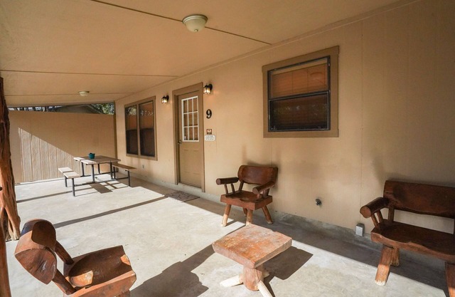 Walking distance to the Frio River, access to shared pool