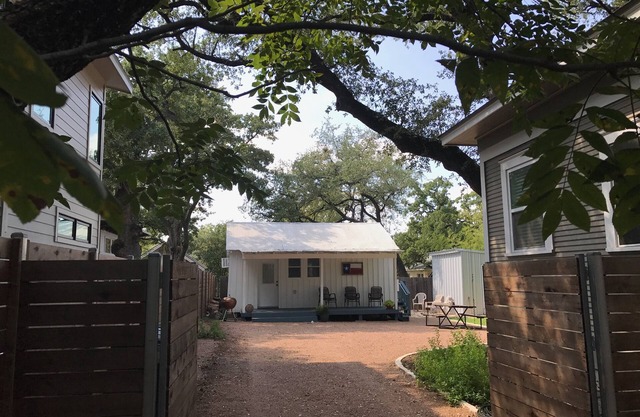 Walking distance to Zilker Park, ACL, and so much more!