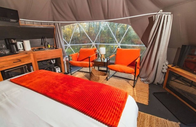 Walkout Dome with private hottub
