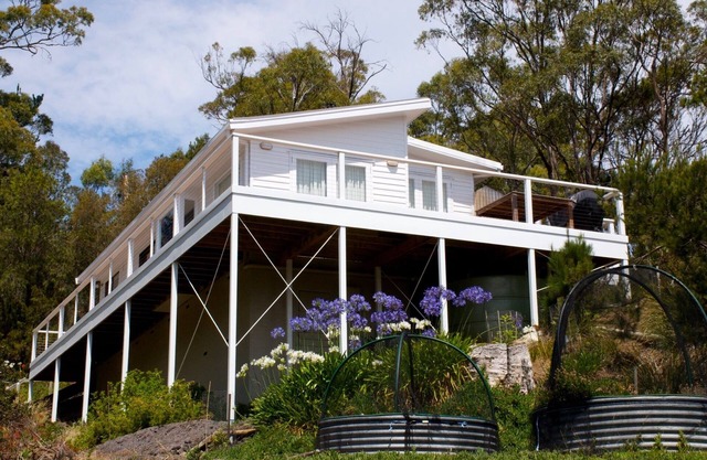 Wallaby Cottage - a peaceful Bruny Island retreat with a beautiful view