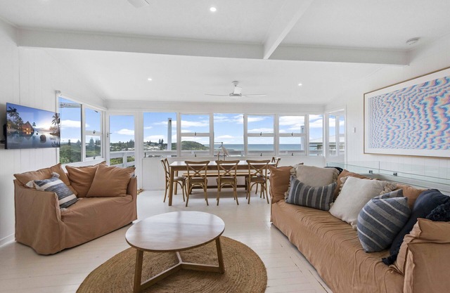 Walters - Pet Friendly - Original Beach House With Sweeping Ocean Views