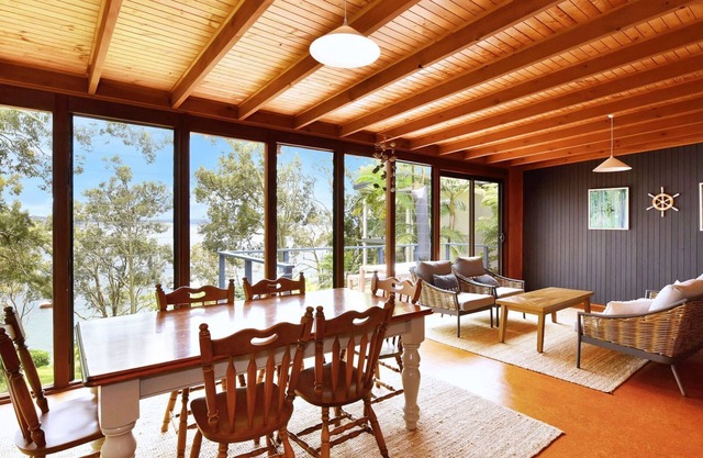 Wangi Waterfront Hideaway