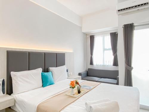 Warm and Restful Studio Transpark Juanda Bekasi Timur Apartment By Travelio