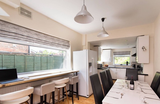 Warm and Spacious Smart Stay - Close to London and Harry Potter World